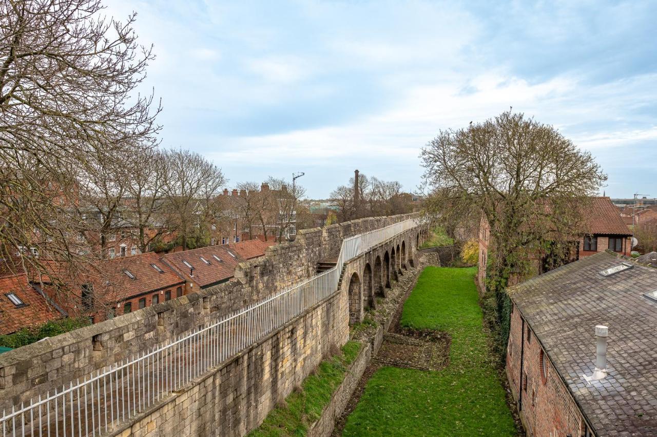 Crookback House Apartment York Bagian luar foto