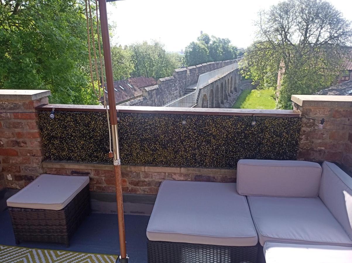 Crookback House Apartment York Bagian luar foto